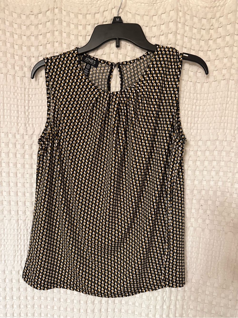 Jones New York Black and Gold Printed Sleeveless Keyhole Shell